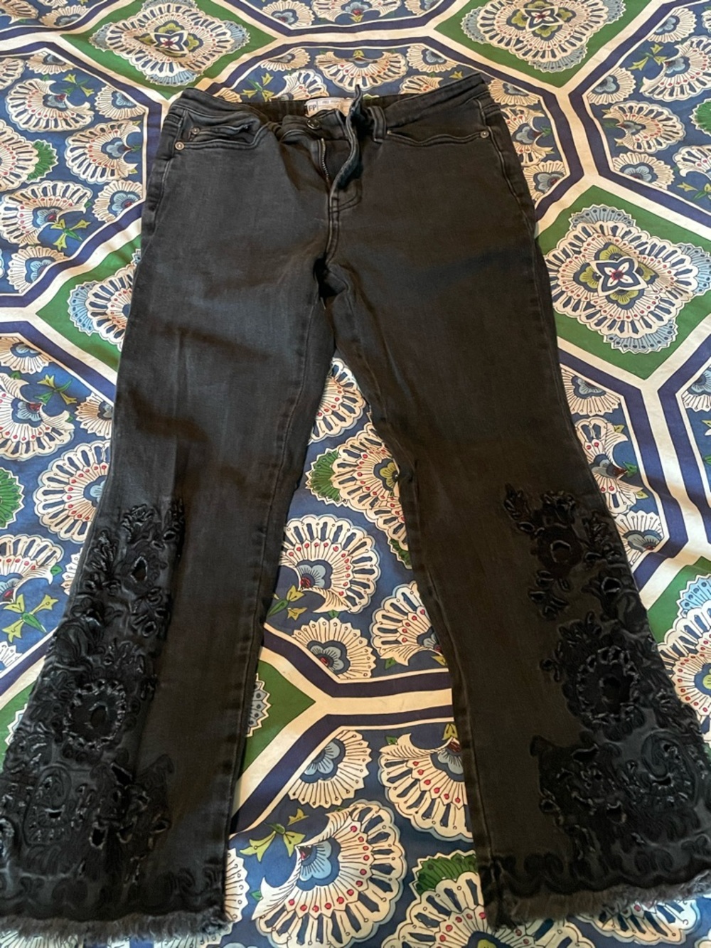 Free People Black Embroidered cropped Jeans